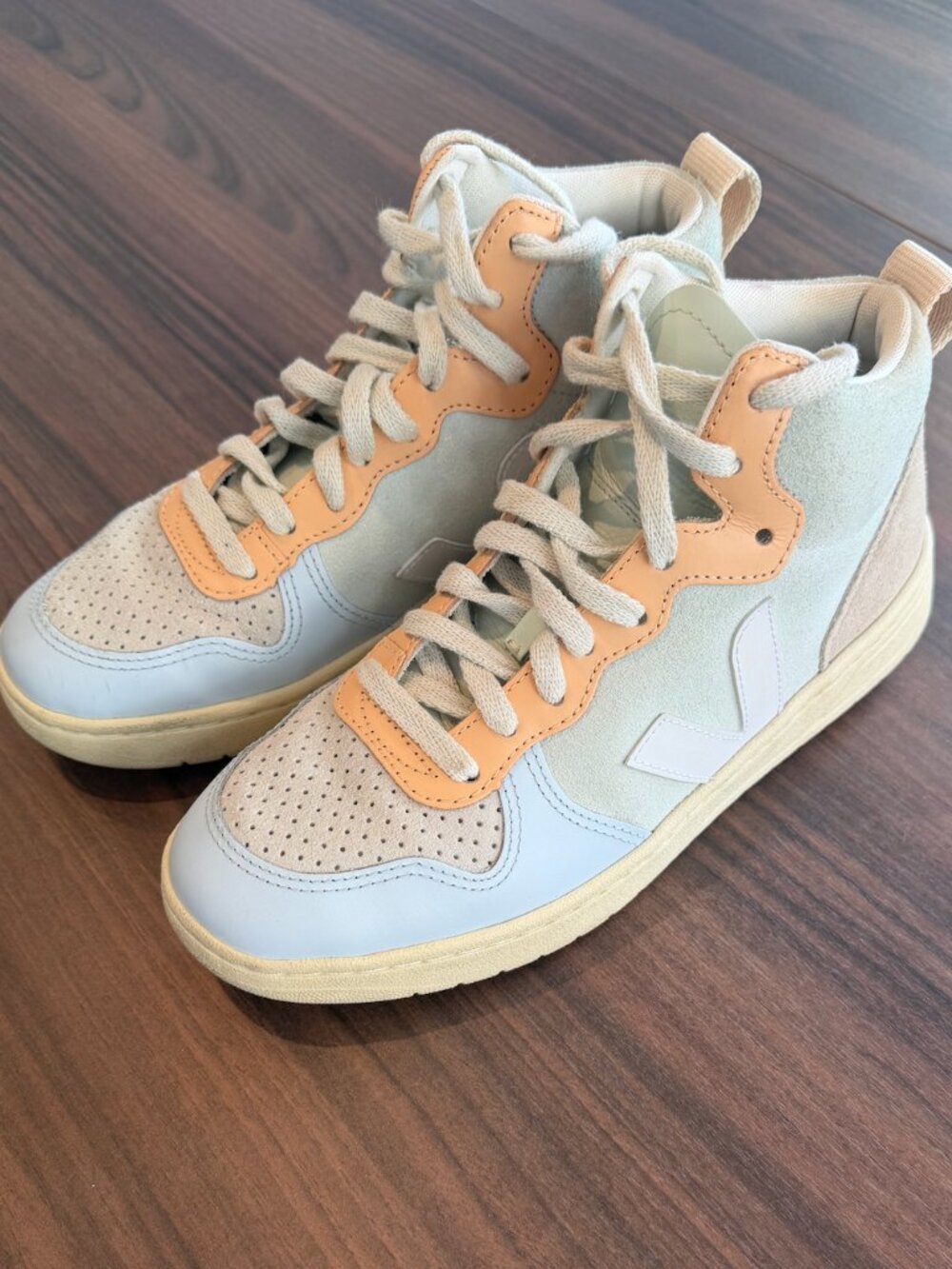 Vejas Womens V-15 Mid Top Sneaker